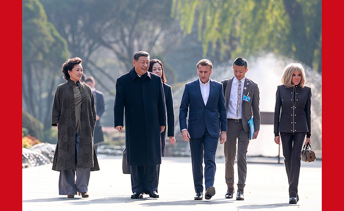 习近平同法国总统马克龙在成都进行友好交流